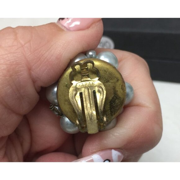 Women's Vintage Clip On Cluster Earrings - Picture 4 of 4